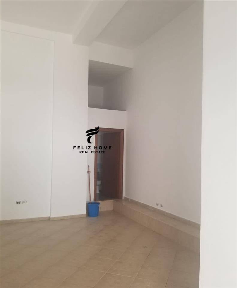 SHITET DYQAN 32 M2 UNAZA E RE 70.000 EURO