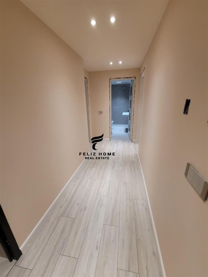 Commercial Space for Rent 96 m2, Durrës Street, 1300 Euro