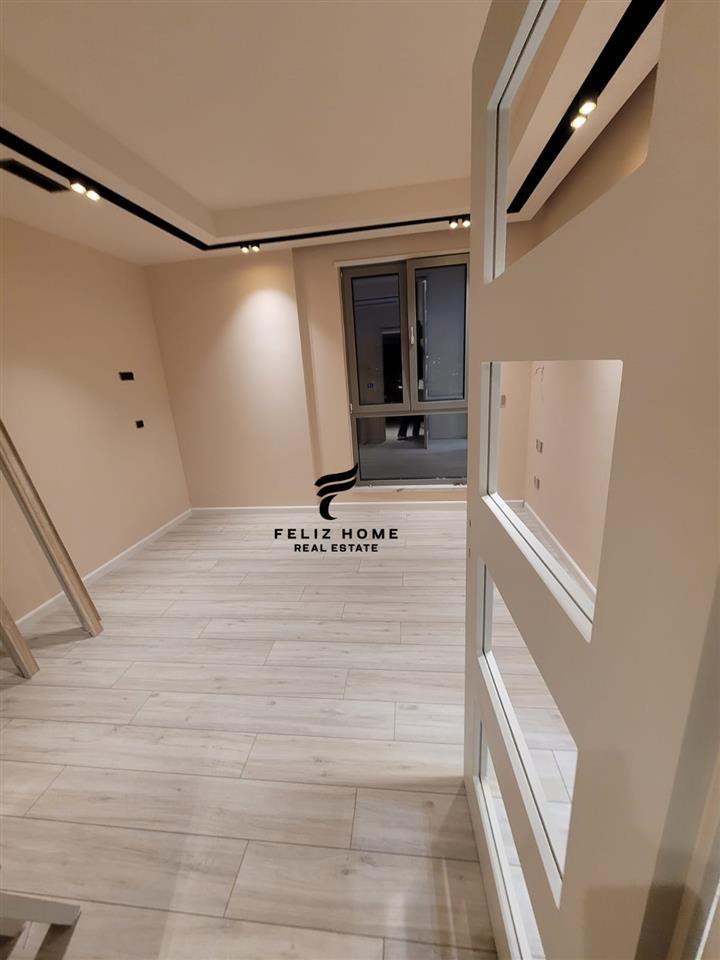 Commercial Space for Rent 96 m2, Durrës Street, 1300 Euro