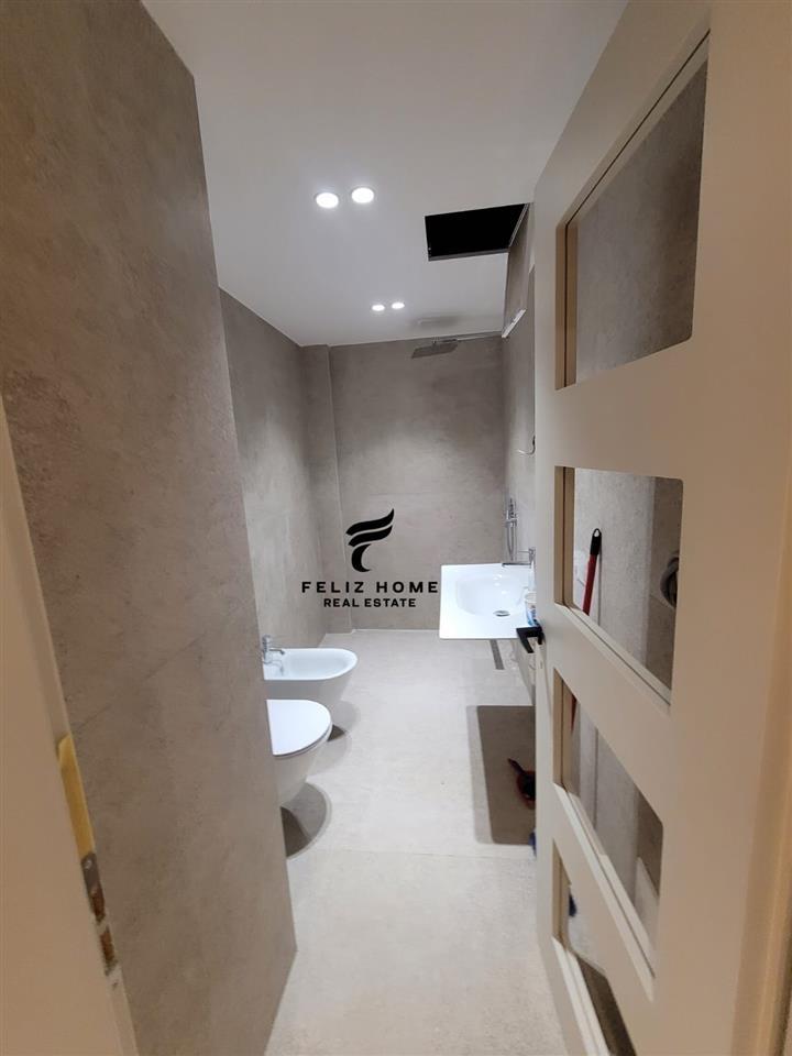 Commercial Space for Rent 96 m2, Durrës Street, 1300 Euro