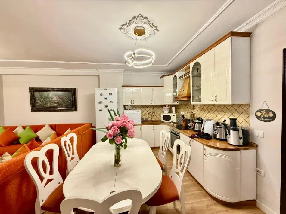 Tirana, 2+1 Apartment for Rent, First Floor, 105 m², €1,000 (Paris Commune)