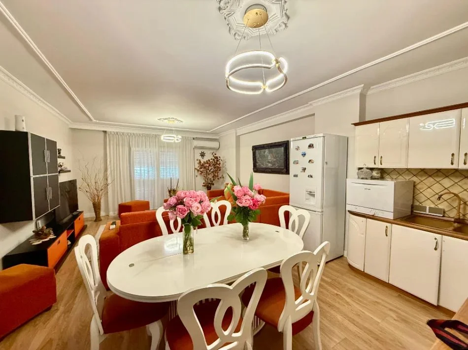 Tirana, 2+1 Apartment for Rent, First Floor, 105 m², €1,000 (Paris Commune)