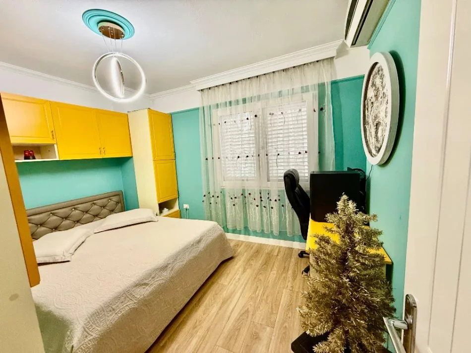 Tirana, 2+1 Apartment for Rent, First Floor, 105 m², €1,000 (Paris Commune)