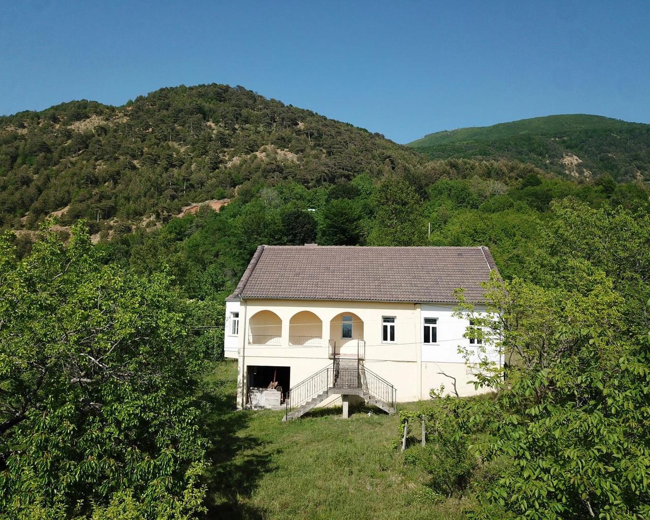 Vendita Casa privata a Gjinar