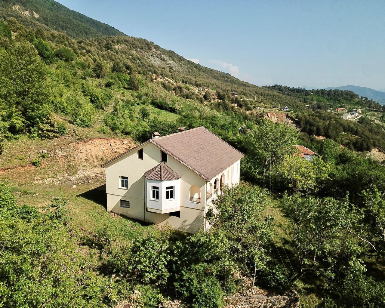Vendita Casa privata a Gjinar