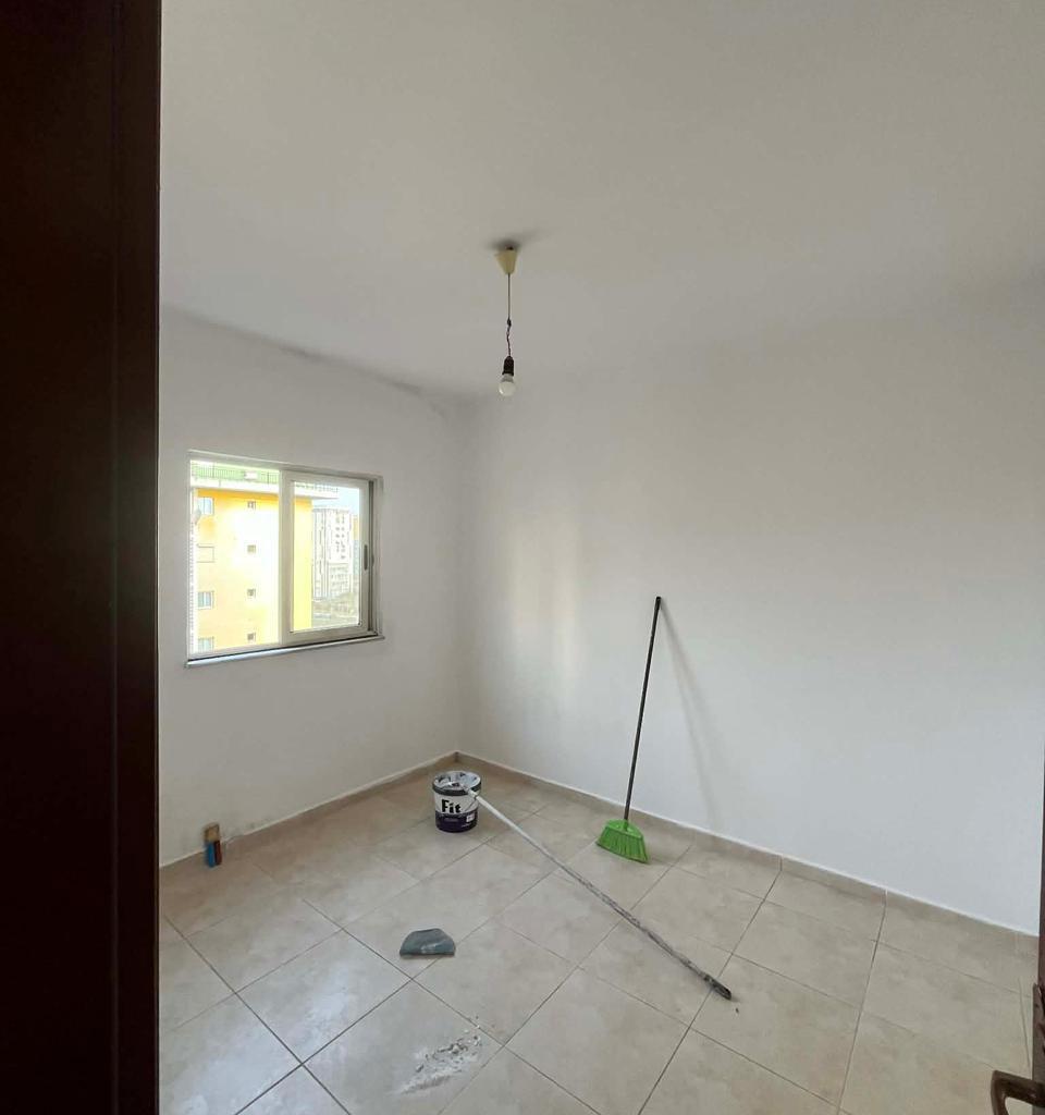Zyra con affitto di 96 m2 in zona Aviation, prezzo 55.000 LEKE