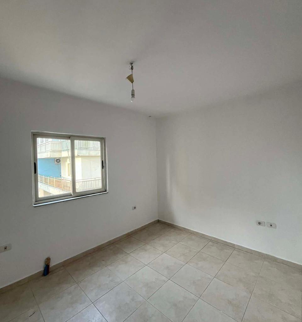 ZYRE ME QERA 96 M2 ISH FUSHA E AVIACIONIT 55.000 LEKE
