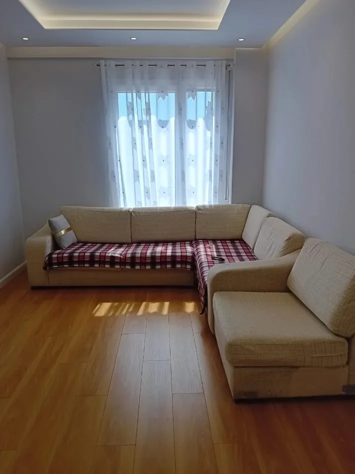 Tirane, Apartment 2+1 for Rent, 3rd Floor, 100 m², €350 ("Ibrahim Rugova" High School)