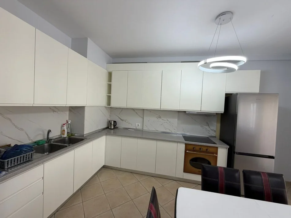 Tirana, 2+1 Apartment for Rent, 10th Floor, 103 m², €1,000 (9 Floors)