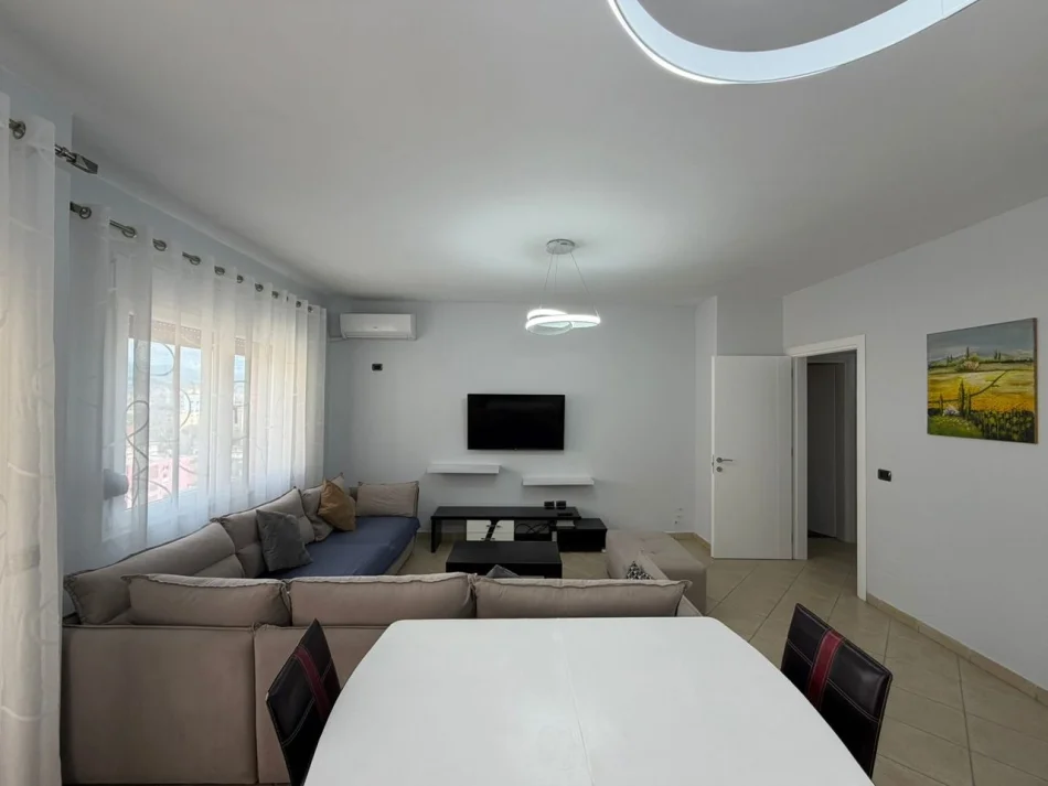 Tirane, jepet me qera apartament 2+1 Kati 10, 103 m² 1.000 € (9 Katëshet)
