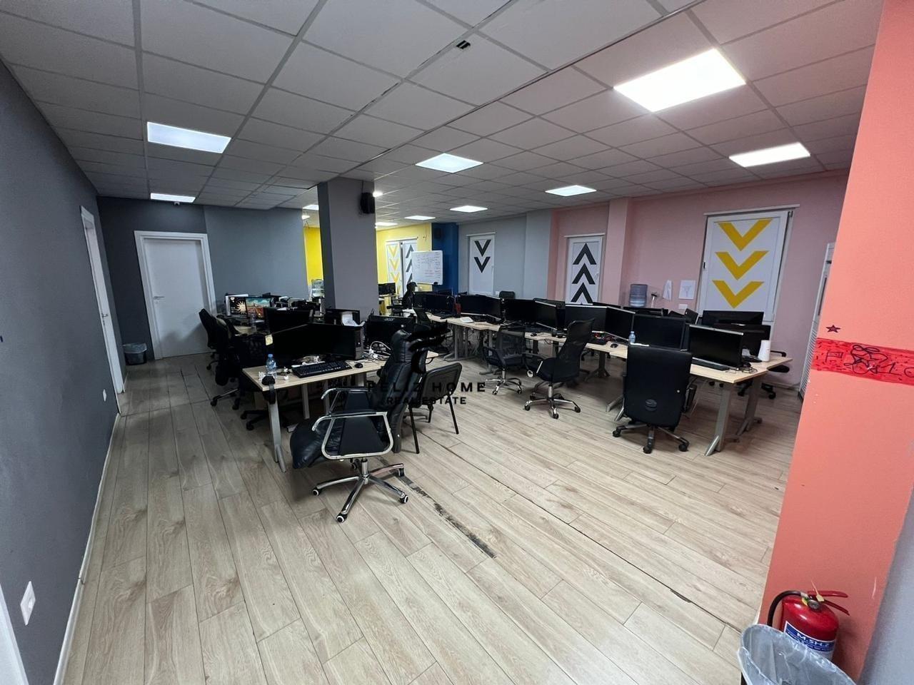 ZYRE ME QERA 520 M2 RRUGA E DIBRES 7000 EURO