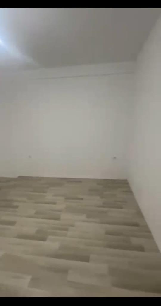 Zyra con Quota di 100 m², 5 piani, 45.000 LEKE