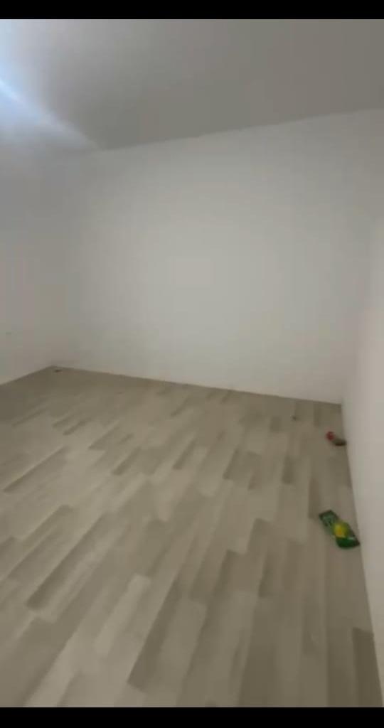 Zyra con Quota di 100 m², 5 piani, 45.000 LEKE