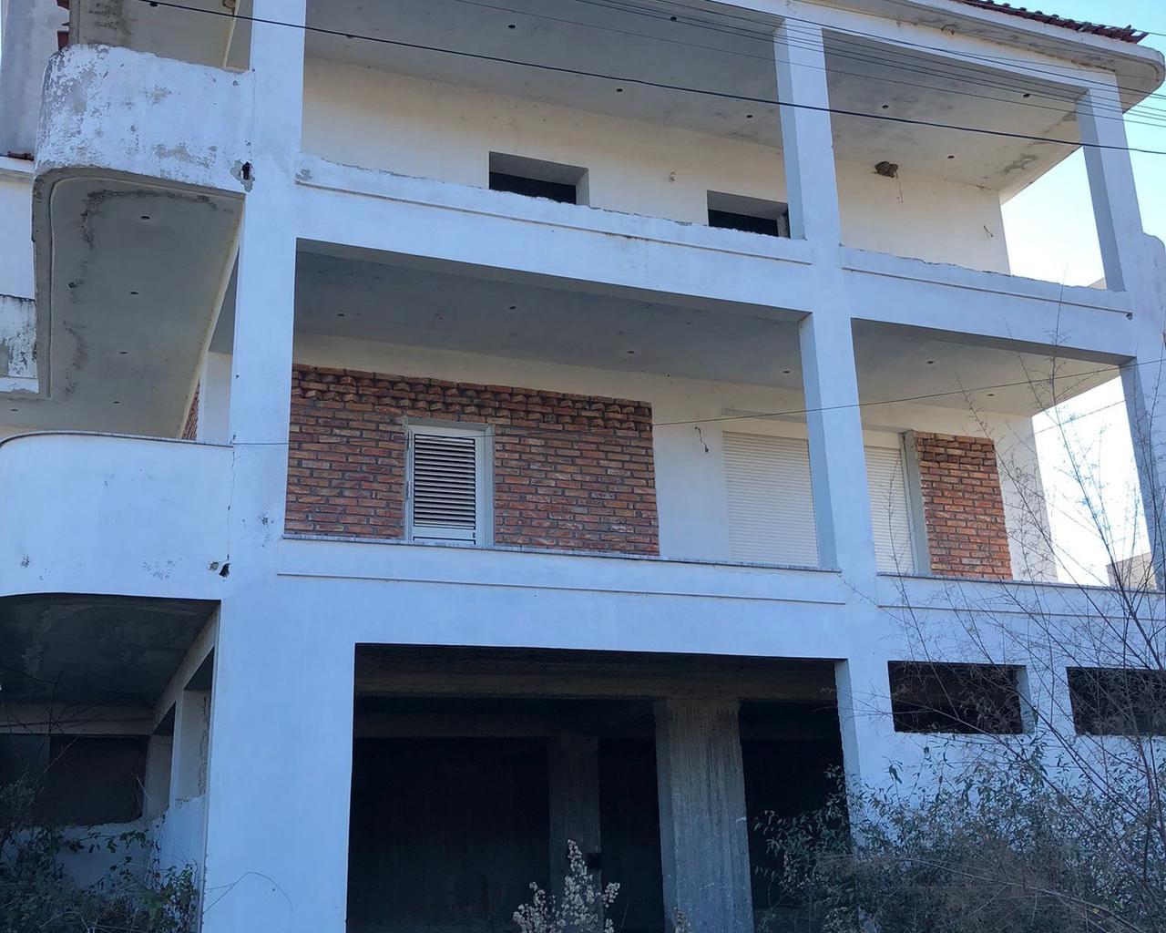 Vendesi casa a tre piani con terreno di 1 dynym – Valas, Elbasan
