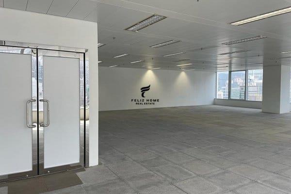 ZYRE ME QERA 160 M2 KOMPLEKSI DELIJORGJI 2500 EURO