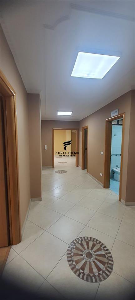 Commercial Space for Rent 160 m2 Downtown 1600 EUR