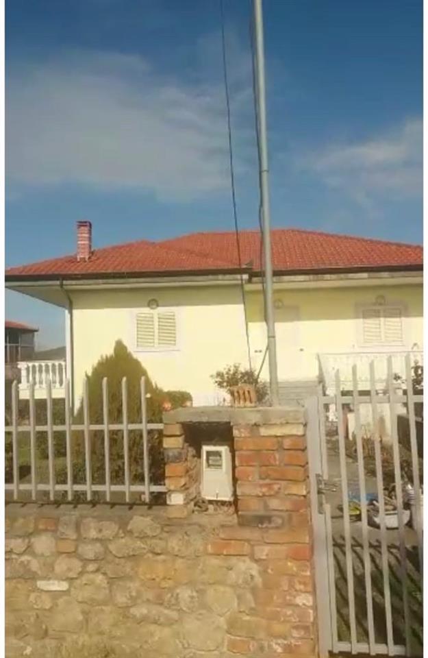 Vendita casa indipendente a Bëlesh Ville