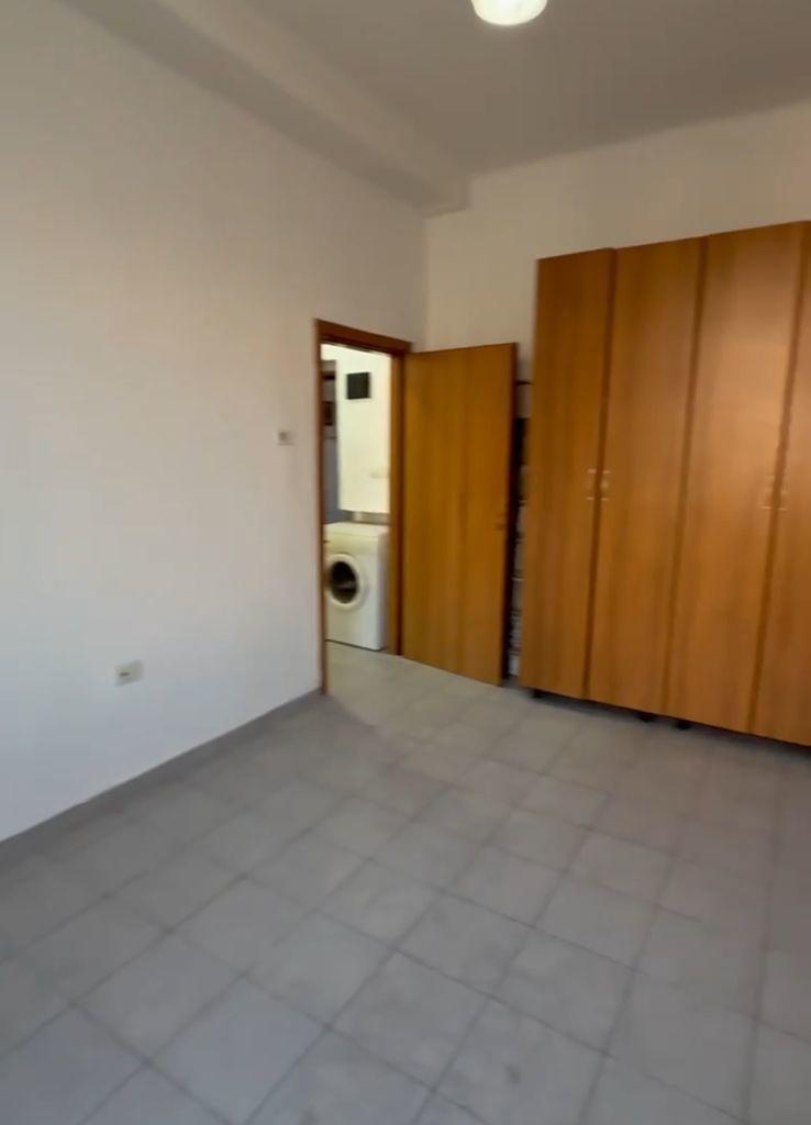 Commercial Store for Rent 50 m² Building 60,000 LEK