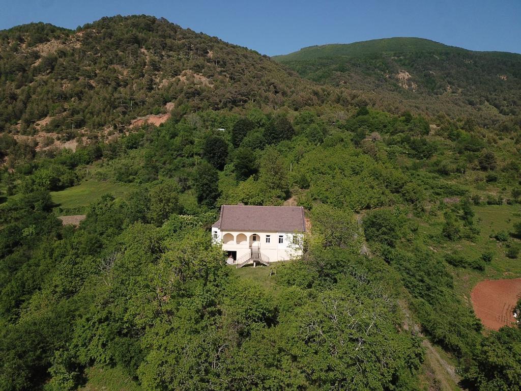 Toke 3.900 m² e casa private 162 m² + 80 m² tavernë