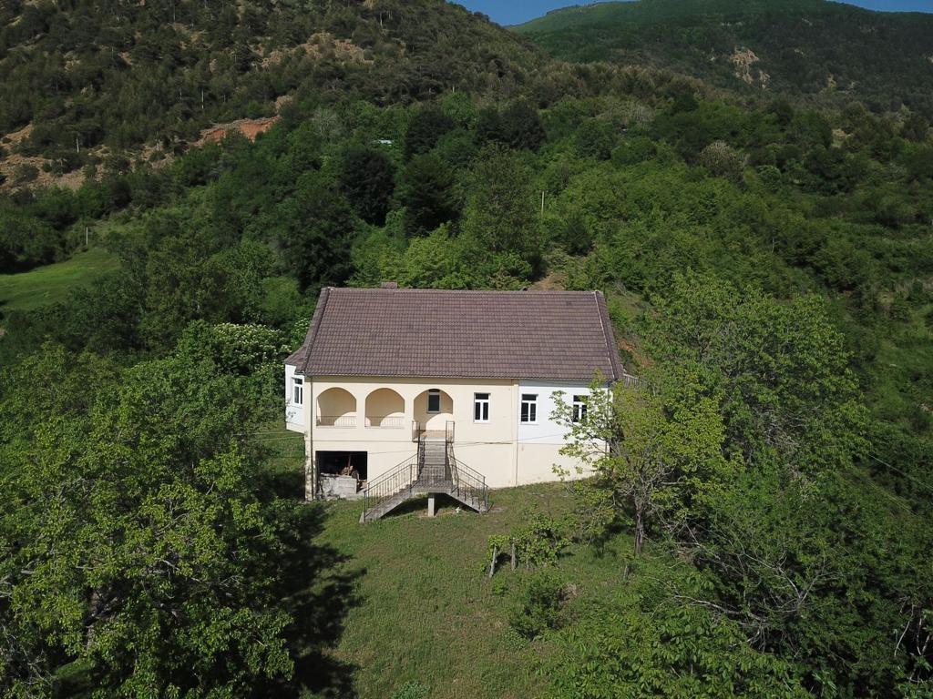 Toke 3.900 m² e casa private 162 m² + 80 m² tavernë