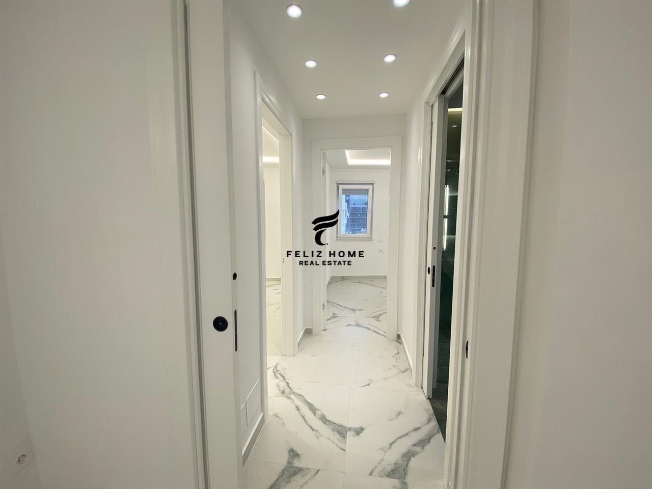 Commercial Space for Rent 106 m2, Mine Peza Street, 1000 Euro
