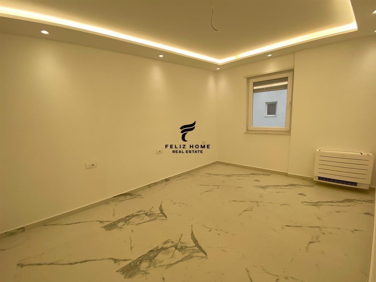Commercial Space for Rent 106 m2, Mine Peza Street, 1000 Euro