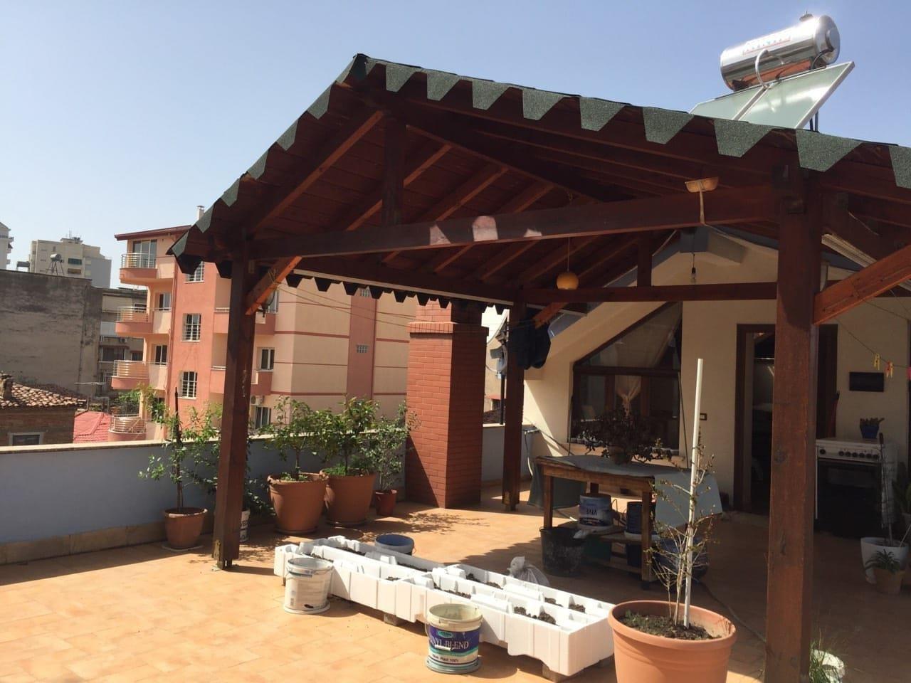 Villa a 3 piani in zona Kongresi Elbasanit, Elbasan