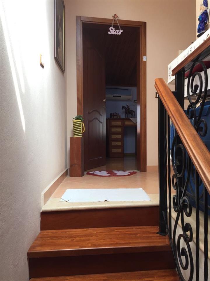 Villa a 3 piani in zona Kongresi Elbasanit, Elbasan