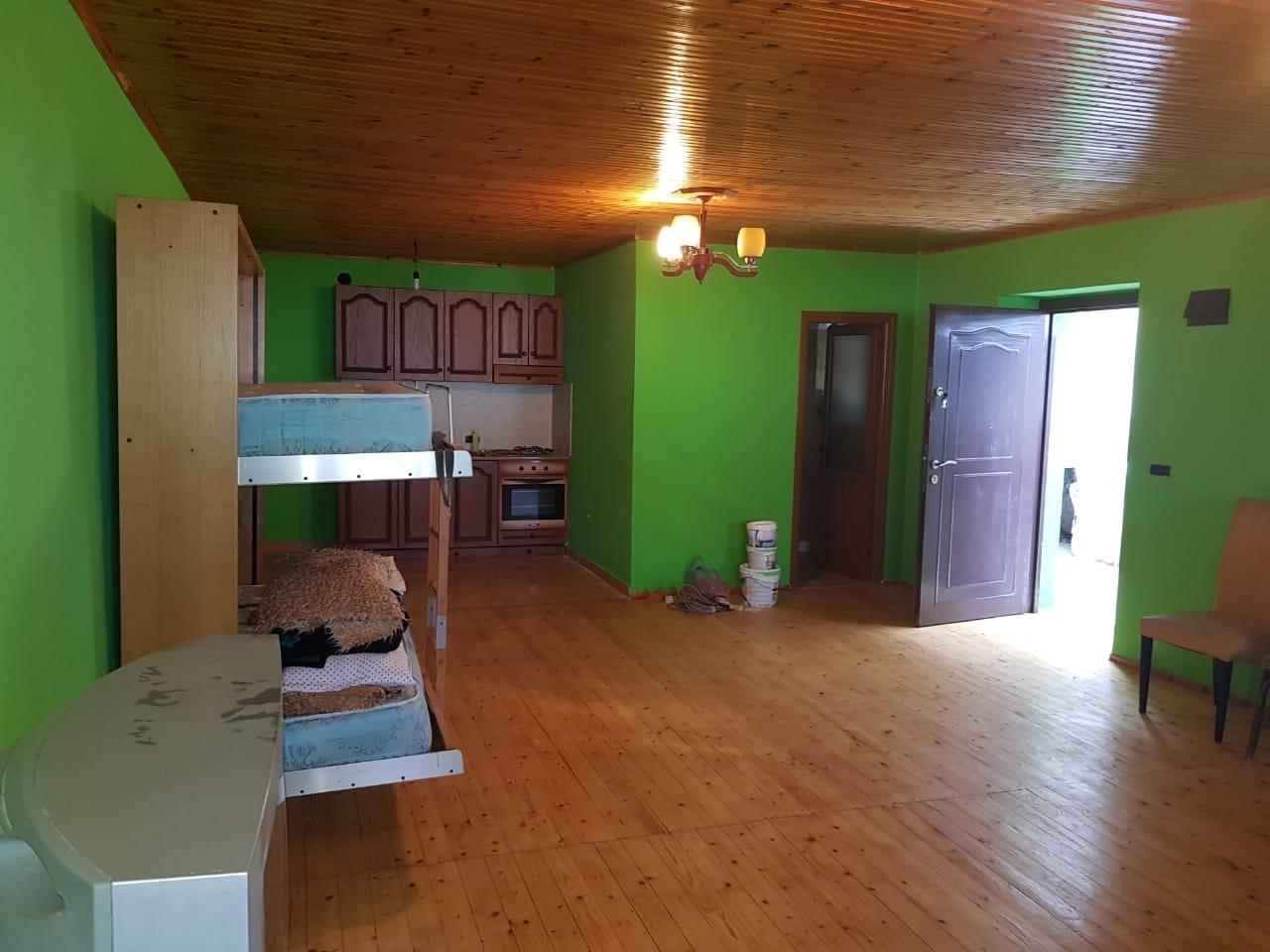 Shiten 2 vila 2-katëshe në Godolesh, Elbasan.