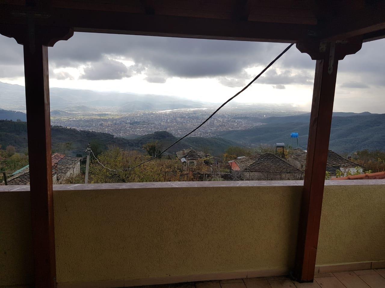 Shiten 2 vila 2-katëshe në Godolesh, Elbasan.