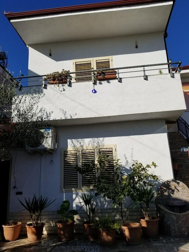 FOR RENT: 2-STOREY VILLA IN ÇLIRIMI NEIGHBORHOOD, ELBASAN