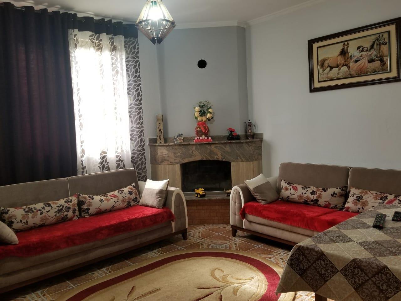 Vila 2-piani in vendita nel quartiere Skëndërbej, Elbasan