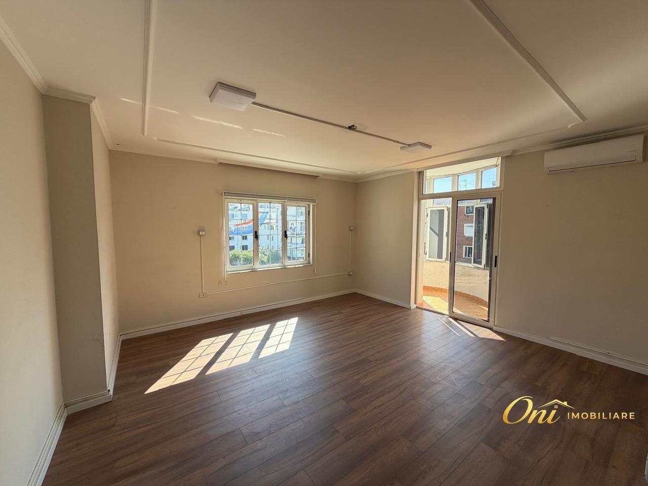 JEPET ZYRE ME QERA 180M2 SHESHI WILLSON