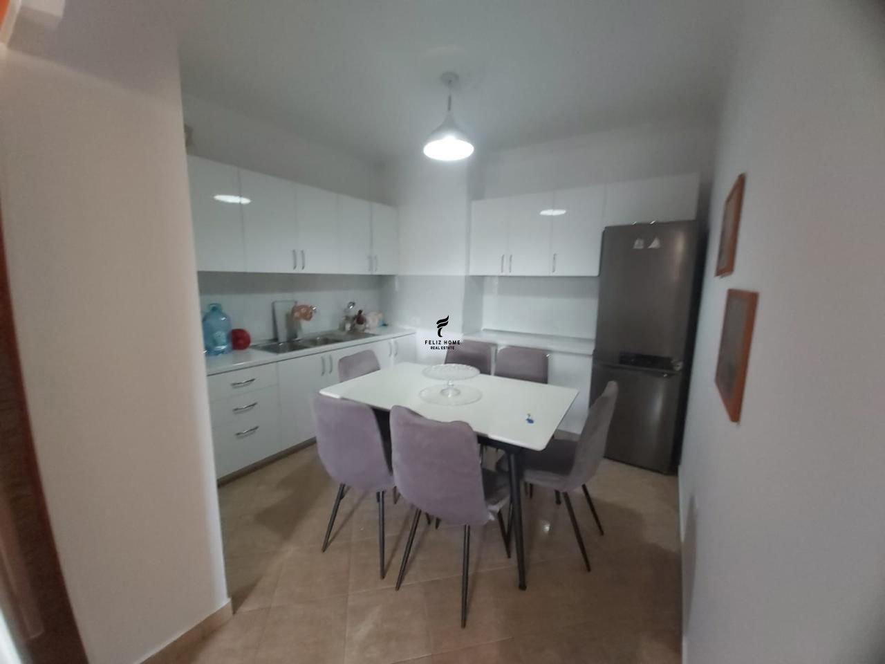 APPARTAMENTO CON QUADRILO 2+1, TREGU ELETTRICO 55.000 LEKE FH-72126
