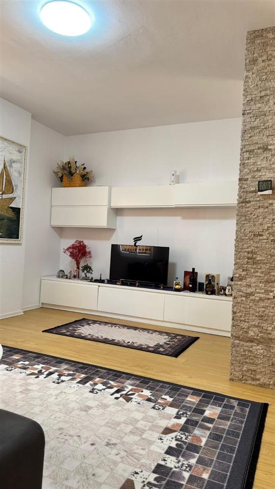 Appartamento con affitto 1+1 in zona Aviacionit 550 euro