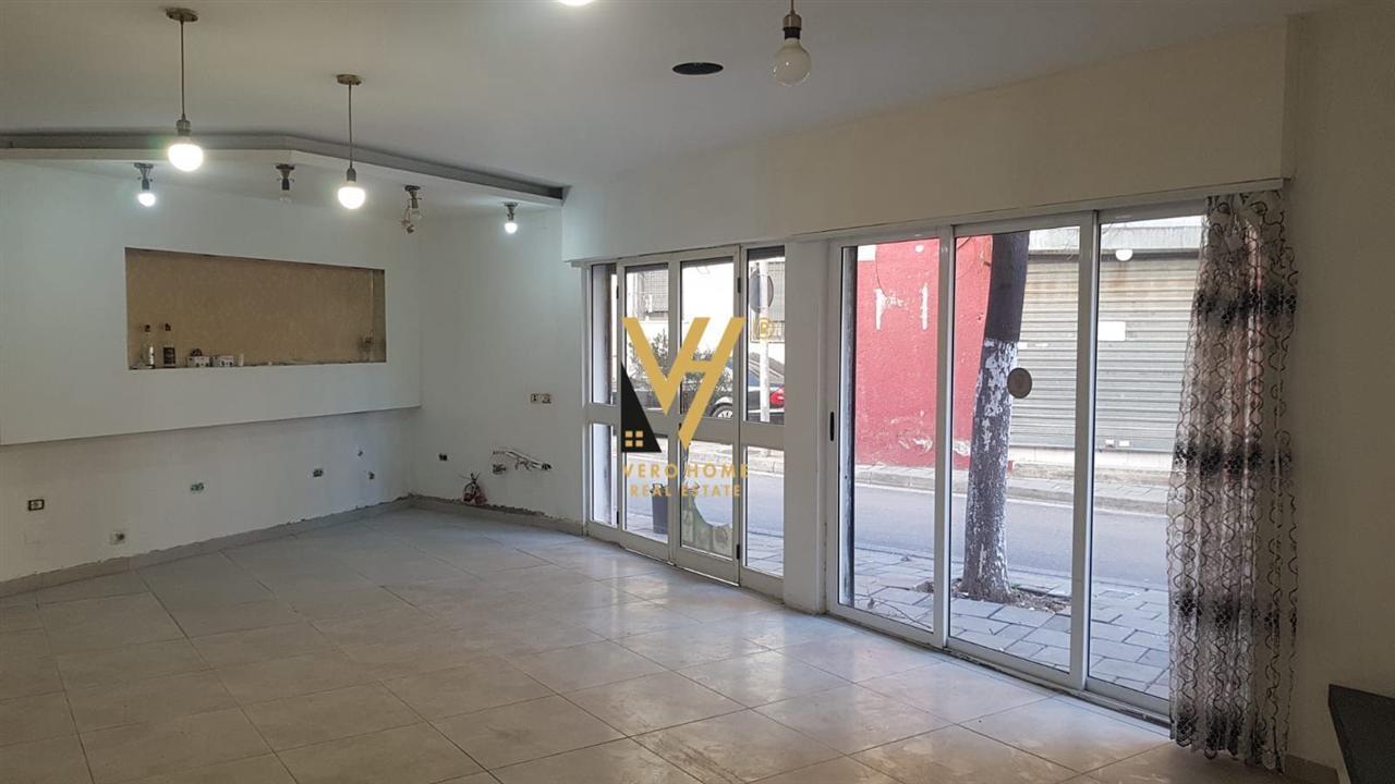 JEPET DYQAN 60 M2 ME QERA TE ZOGU I ZI 500 EURO