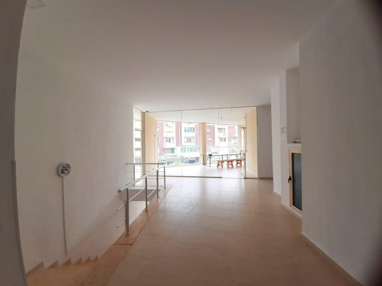 Ambiente commerciale in affitto