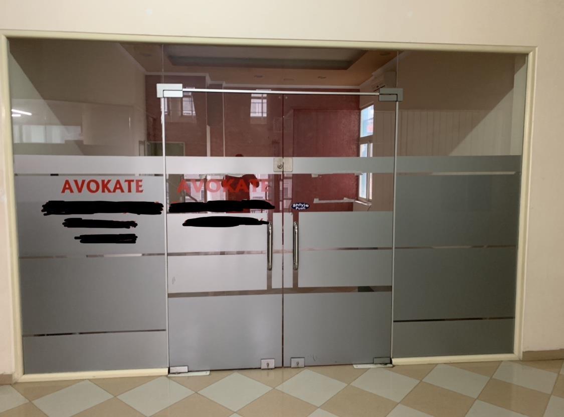 Vendesi Negozio/Ufficio ex tribunale Elbasan