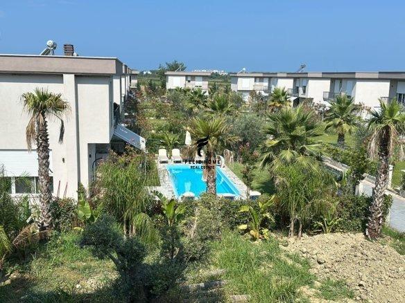 SHITET VILE 2 KATESHE 204 M2 GJIRI LALEZIT 370.000 EURO FH-6