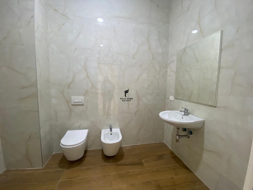 Office for Rent 62 m2, Square 21, 650 EURO FH-72517