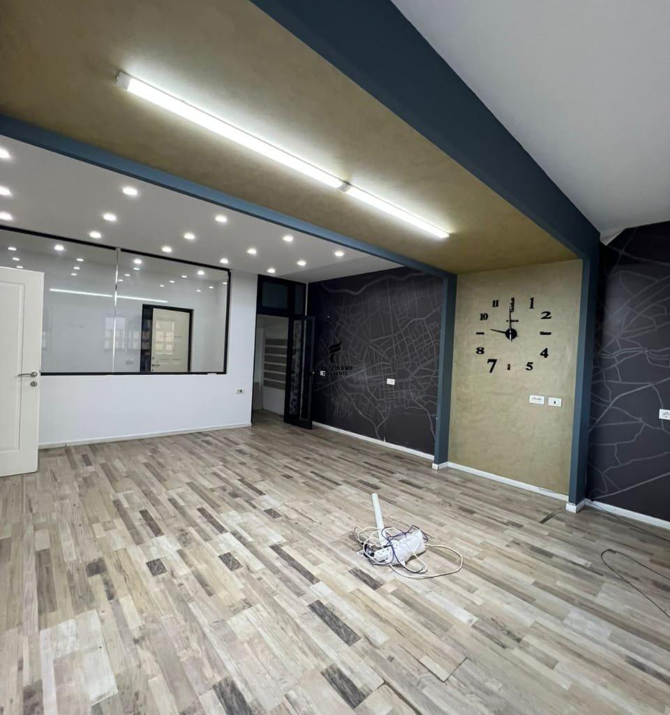 Locale commerciale con vetrina di 110m2 in Willson, prezzo 140.000 LEKE