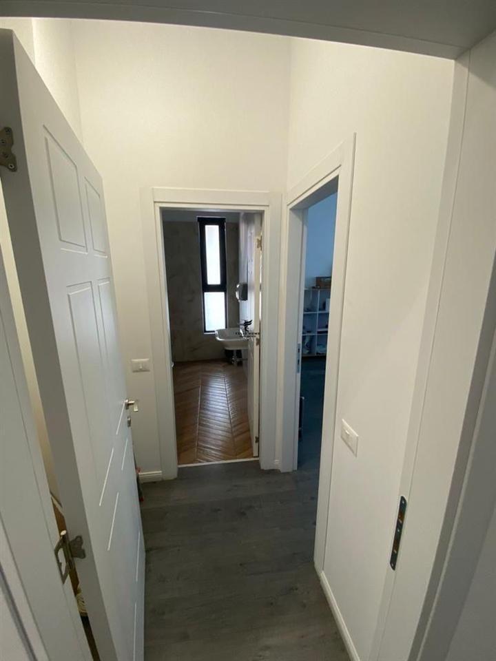 Store for Rent 133 m2 Square 21 950 Euro