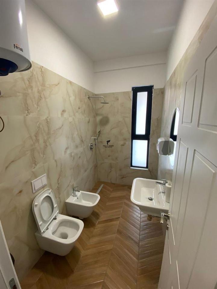 Store for Rent 133 m2 Square 21 950 Euro