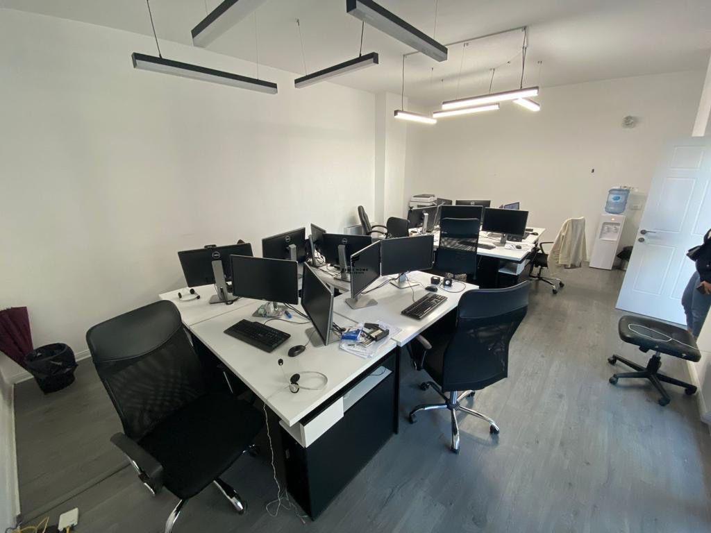 Store for Rent 133 m2 Square 21 950 Euro