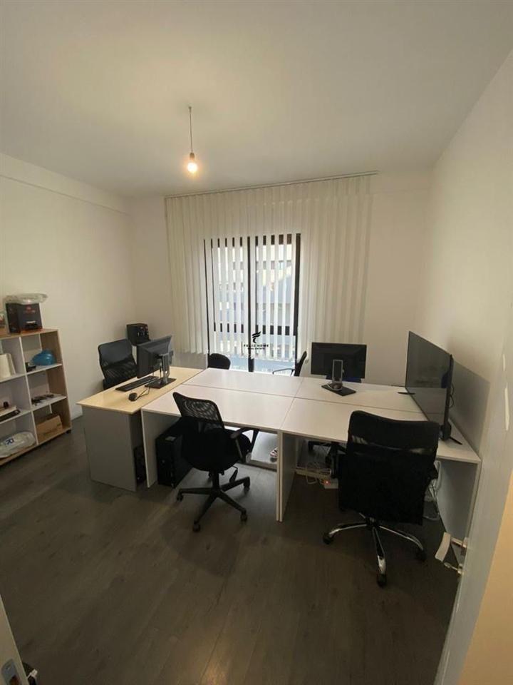 Store for Rent 133 m2 Square 21 950 Euro