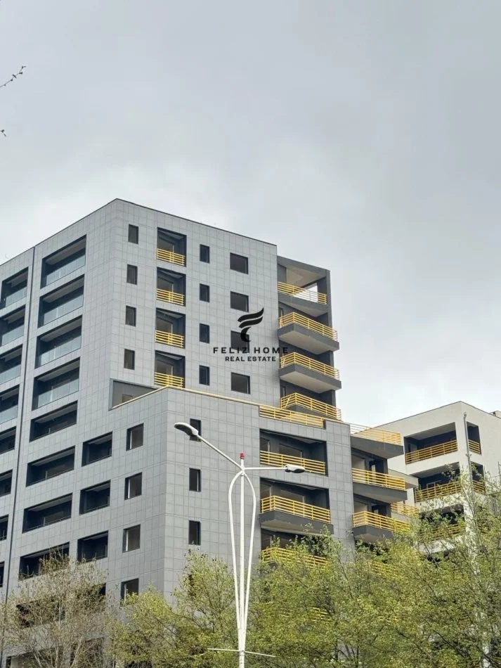Tirane, shitet apartament 2+1+Ballkon Kati 7, 310 m² 330.000 € (LAPRAKE)