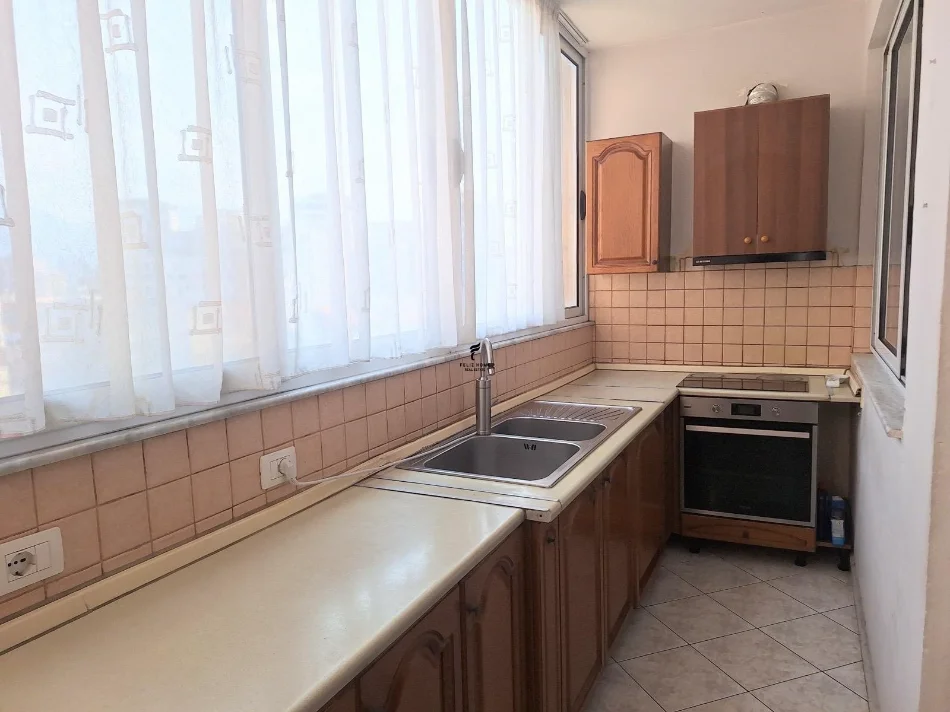 Tirane, appartamento in affitto, 3+1, Piano 5, 110 m², 700 € (SIRI KODRA)