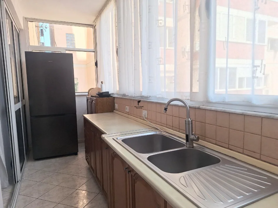 Tirane, appartamento in affitto, 3+1, Piano 5, 110 m², 700 € (SIRI KODRA)