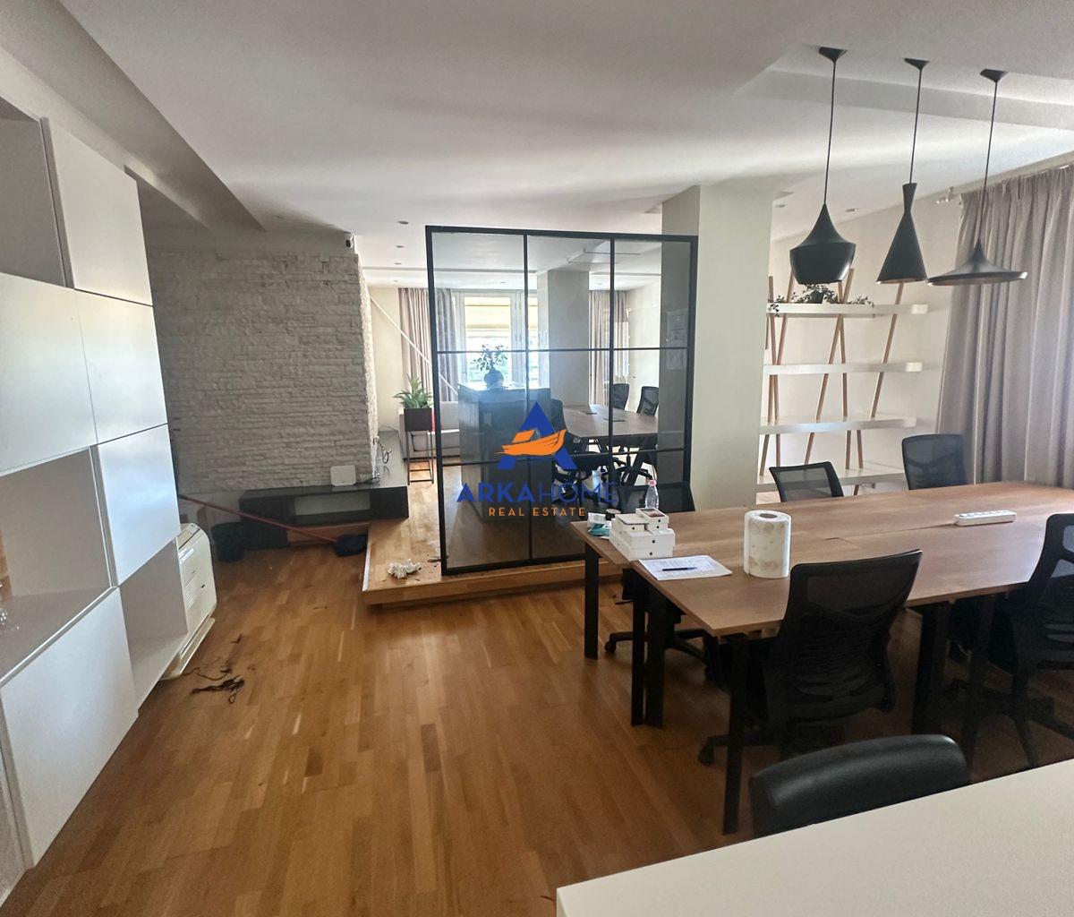 JEPET ZYRE ME QERA 140M2 "RRUGA BRIGADA E 8" 2900 EURO
