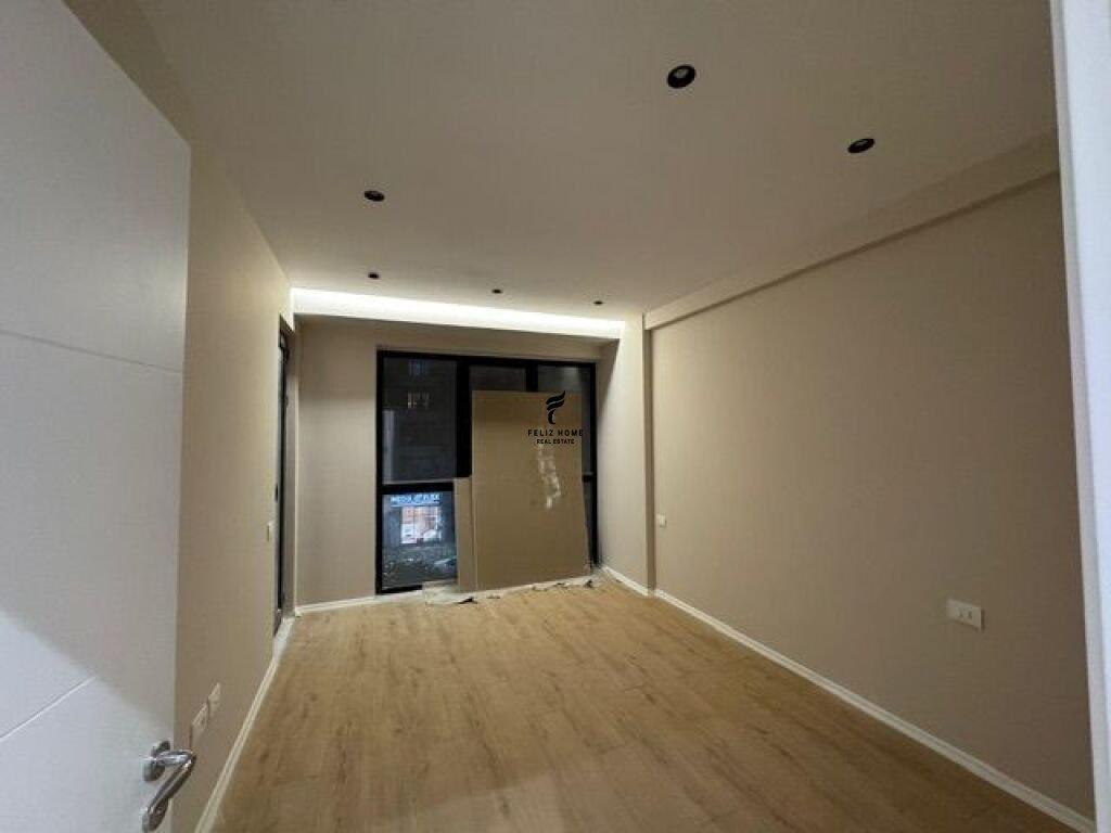 Office for Rent 140 m2 Kavajes Street 2,400 EUR FH-71971